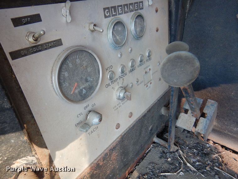 image for item MM9814 Gleaner M  combine