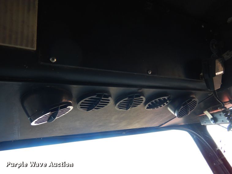 image for item MM9814 Gleaner M  combine