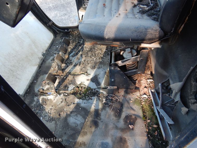 image for item MM9814 Gleaner M  combine