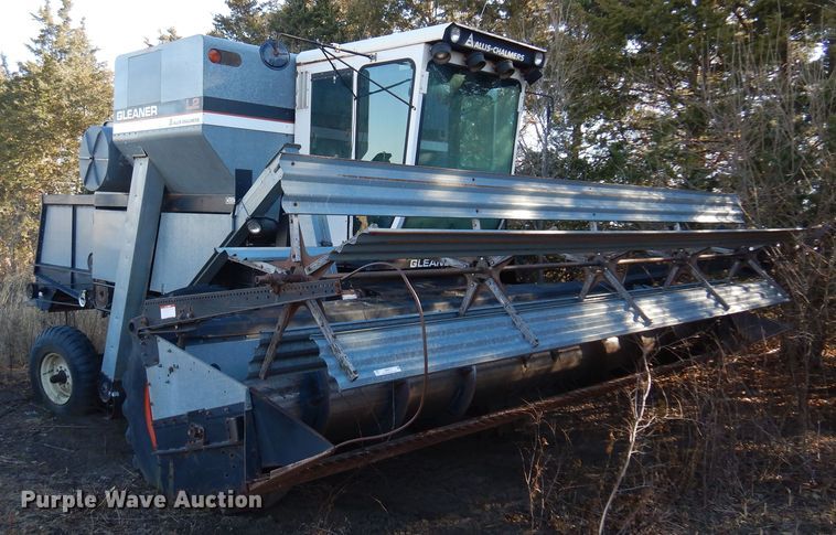 image for item MM9815 1980 Gleaner L2  combine