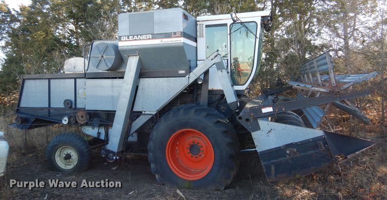 image for item MM9815 1980 Gleaner L2  combine