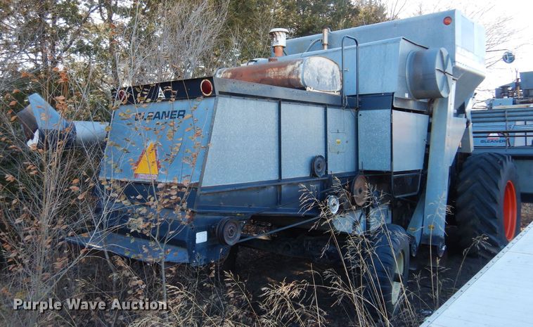 image for item MM9815 1980 Gleaner L2  combine