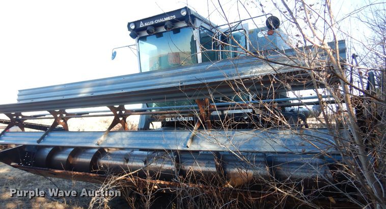 image for item MM9815 1980 Gleaner L2  combine