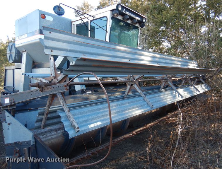 image for item MM9815 1980 Gleaner L2  combine