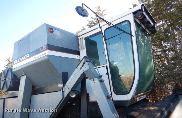 image for item MM9815 1980 Gleaner L2  combine