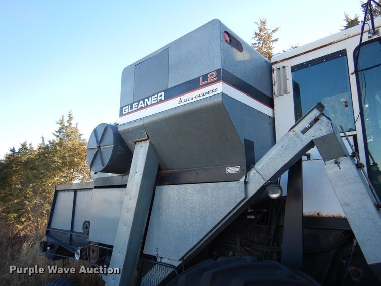 image for item MM9815 1980 Gleaner L2  combine