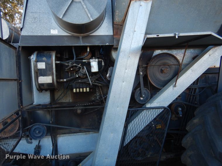 image for item MM9815 1980 Gleaner L2  combine