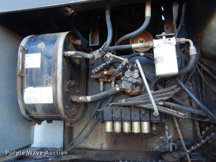 image for item MM9815 1980 Gleaner L2  combine