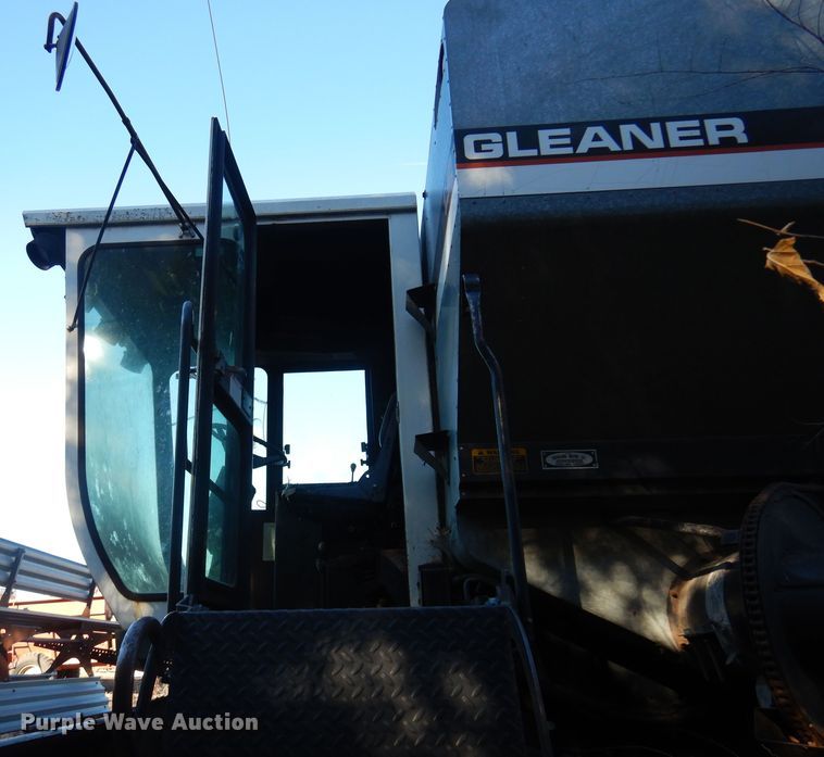 image for item MM9815 1980 Gleaner L2  combine