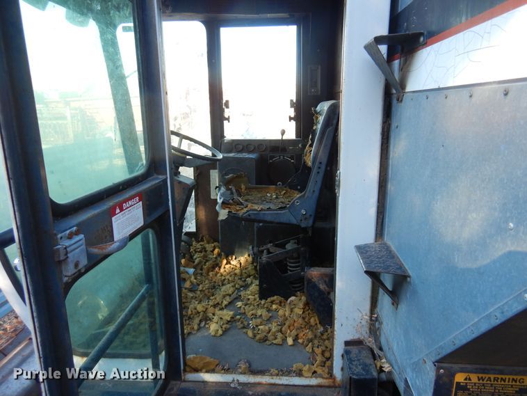 image for item MM9815 1980 Gleaner L2  combine