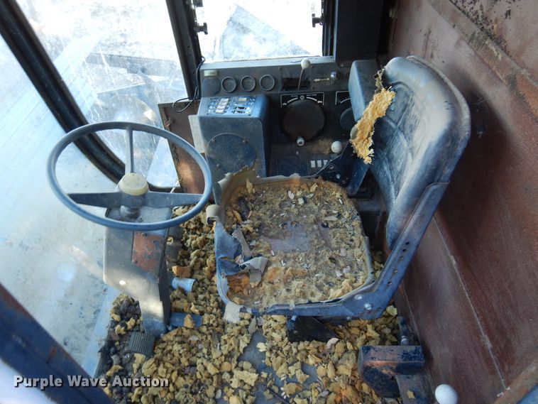 image for item MM9815 1980 Gleaner L2  combine