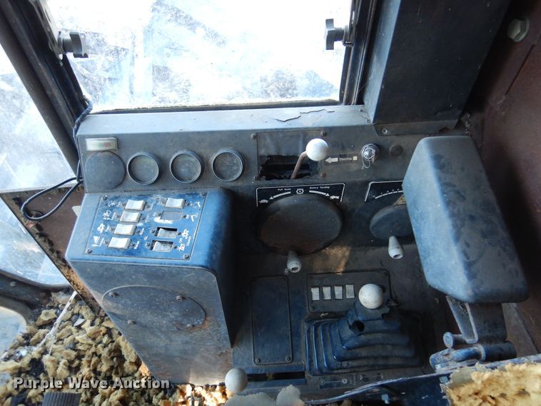 image for item MM9815 1980 Gleaner L2  combine