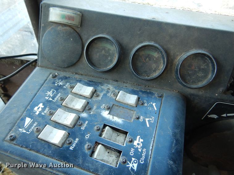 image for item MM9815 1980 Gleaner L2  combine