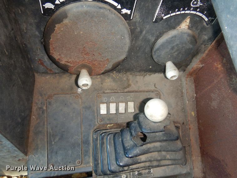 image for item MM9815 1980 Gleaner L2  combine