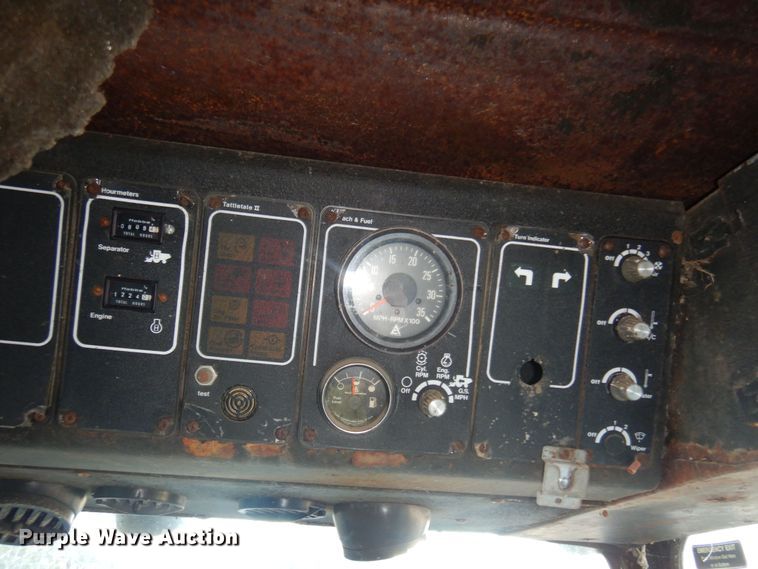 image for item MM9815 1980 Gleaner L2  combine