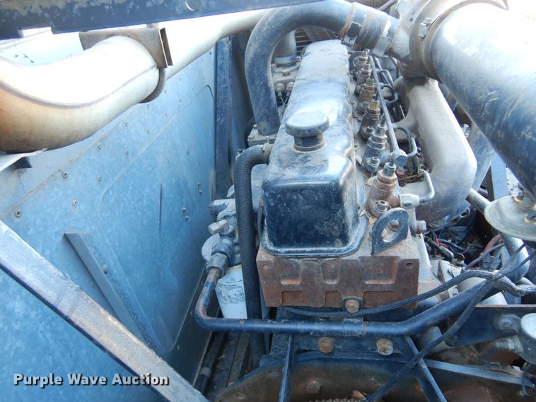 image for item MM9815 1980 Gleaner L2  combine