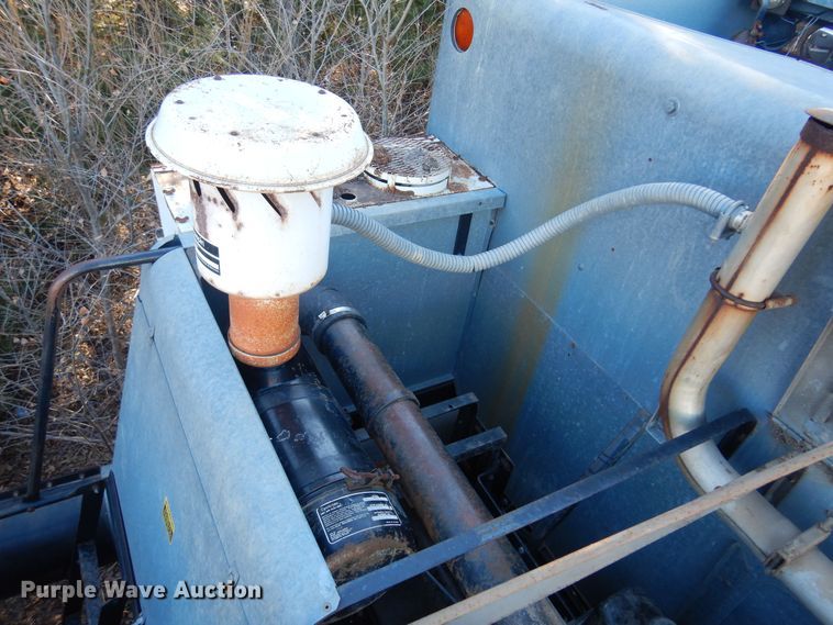 image for item MM9815 1980 Gleaner L2  combine