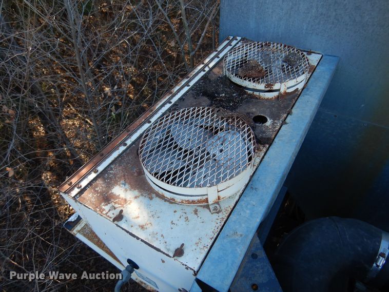 image for item MM9815 1980 Gleaner L2  combine