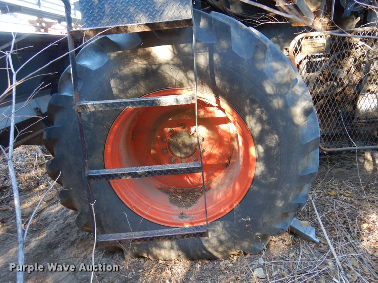 image for item MM9815 1980 Gleaner L2  combine