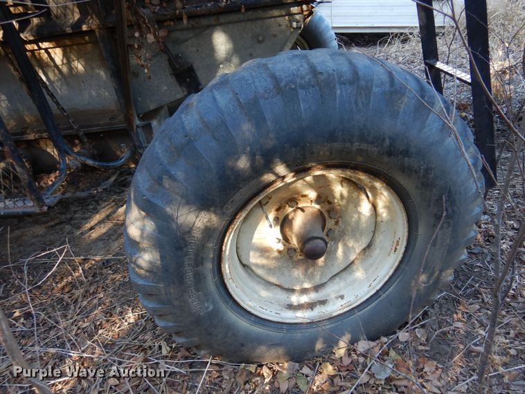 image for item MM9815 1980 Gleaner L2  combine