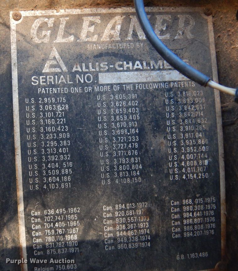 image for item MM9815 1980 Gleaner L2  combine