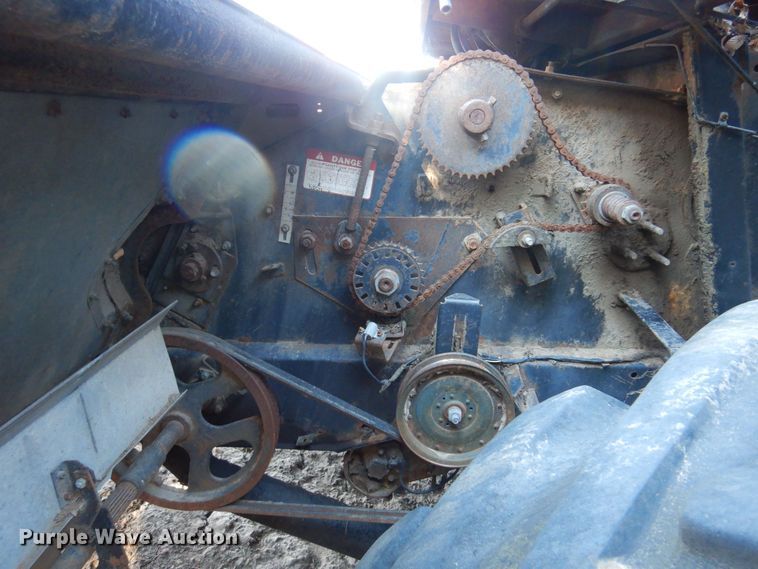 image for item MM9815 1980 Gleaner L2  combine