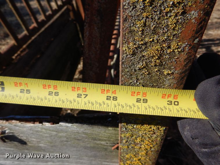 image for item MM9816 Livestock squeeze chute