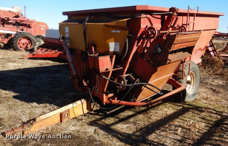 image for item MM9821 Kelly-Ryan  feed mixer