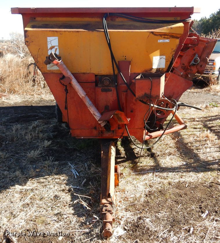 image for item MM9821 Kelly-Ryan  feed mixer