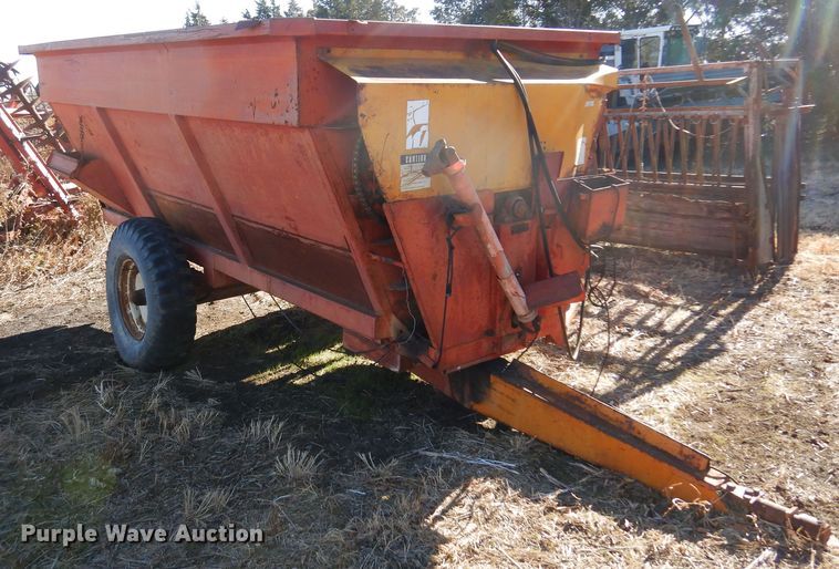 image for item MM9821 Kelly-Ryan  feed mixer