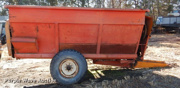 image for item MM9821 Kelly-Ryan  feed mixer