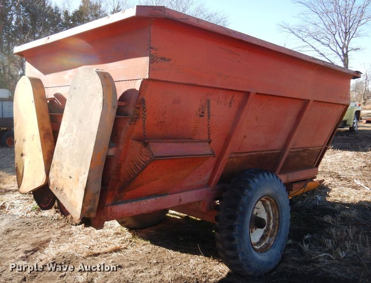 image for item MM9821 Kelly-Ryan  feed mixer