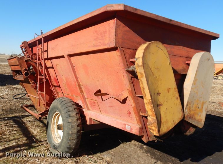 image for item MM9821 Kelly-Ryan  feed mixer