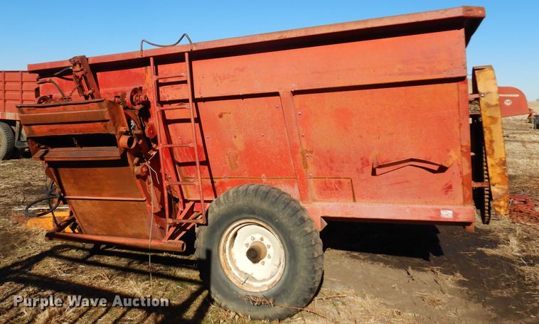 image for item MM9821 Kelly-Ryan  feed mixer