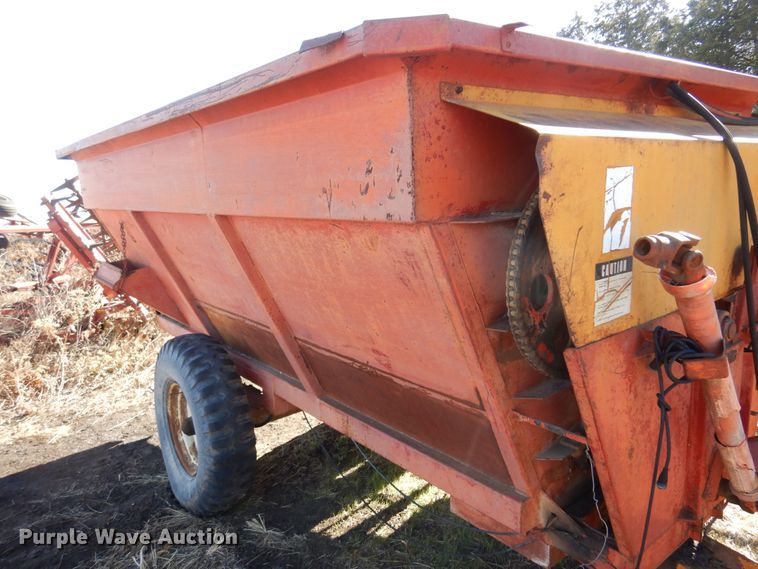 image for item MM9821 Kelly-Ryan  feed mixer