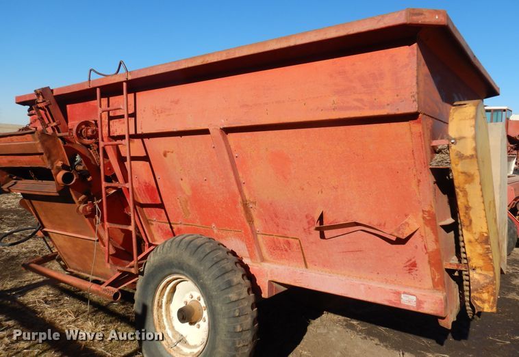 image for item MM9821 Kelly-Ryan  feed mixer