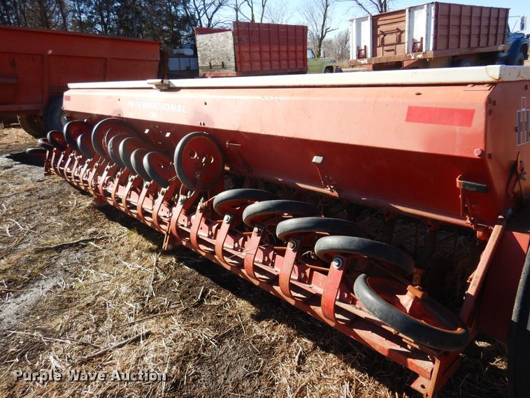 image for item MM9822 International 510  grain drill