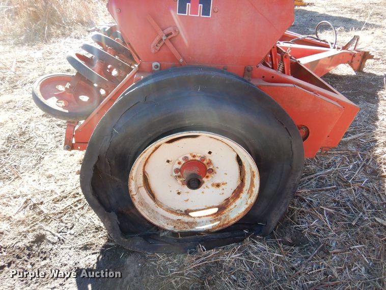 image for item MM9822 International 510  grain drill