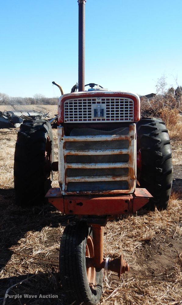 image for item MM9823 Farmall 460  tractor