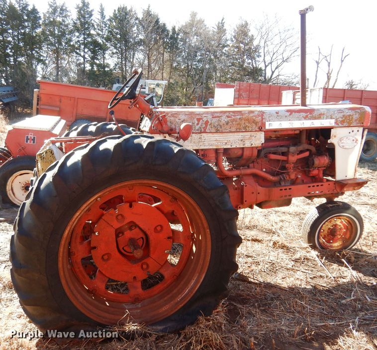 image for item MM9823 Farmall 460  tractor