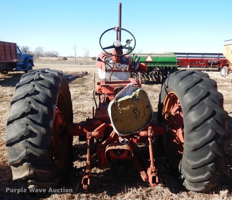 image for item MM9823 Farmall 460  tractor