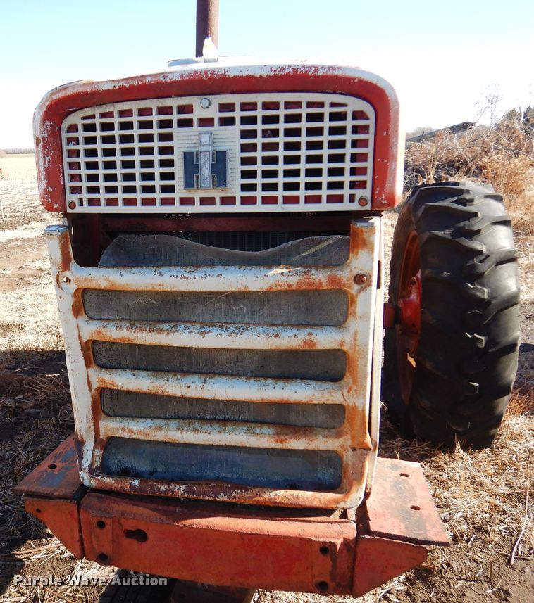 image for item MM9823 Farmall 460  tractor