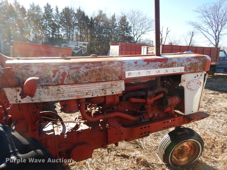 image for item MM9823 Farmall 460  tractor