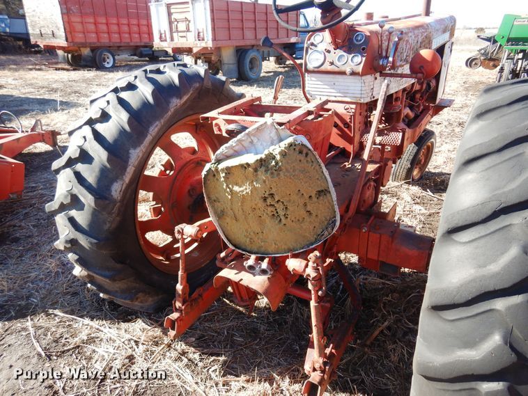 image for item MM9823 Farmall 460  tractor