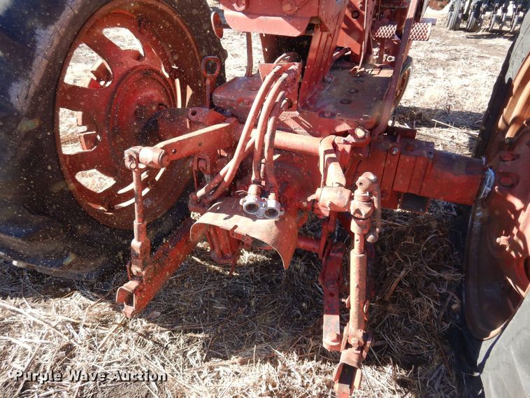 image for item MM9823 Farmall 460  tractor