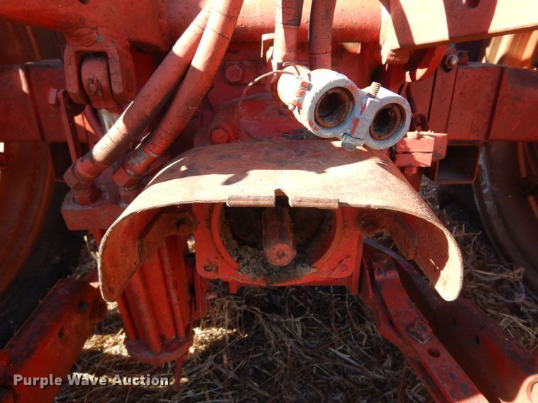 image for item MM9823 Farmall 460  tractor