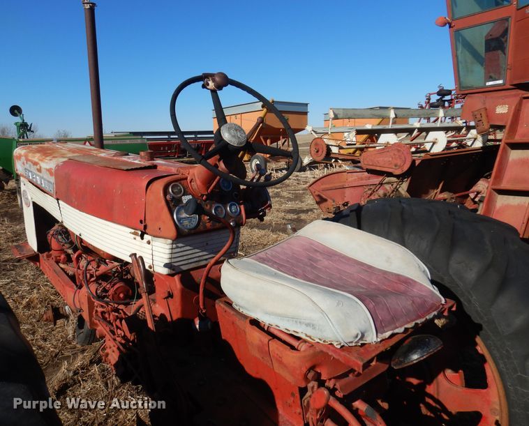 image for item MM9823 Farmall 460  tractor