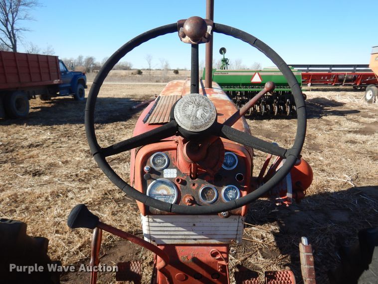 image for item MM9823 Farmall 460  tractor