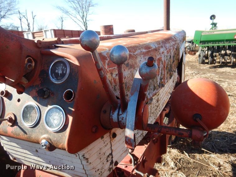 image for item MM9823 Farmall 460  tractor