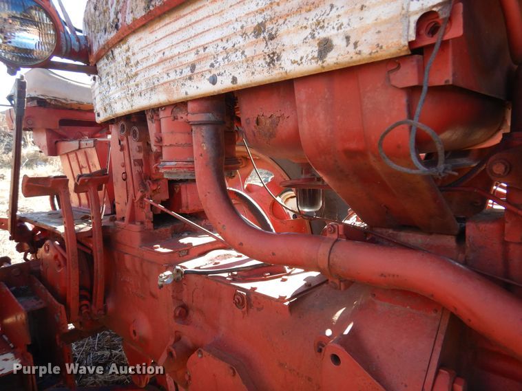 image for item MM9823 Farmall 460  tractor